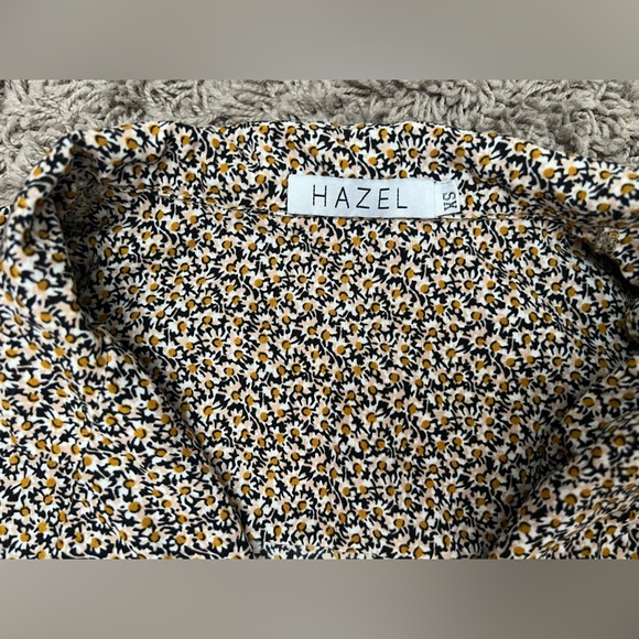 Cotton Floral Short Flutter Sleeve Button-Up Blouse. Brown & Navy Hued. Size XS. - Picture 9 of 10